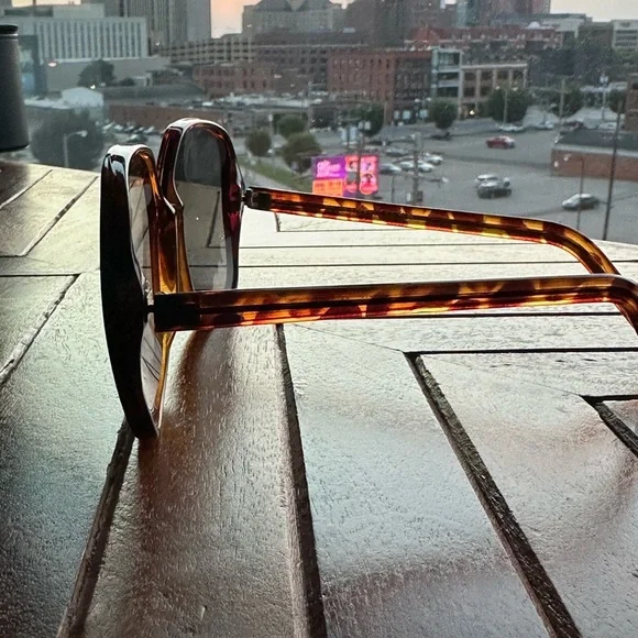 Vintage 1970s Round Tortoise Shell Sunglasses – Original Boho Cool Girl Vibes - Picture 5 of 8